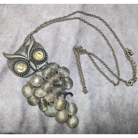 Quirky Y2K Own Pedant Necklace With Disc Fringe Feathers And Yellow Gem Eyes - Picture 10 of 10